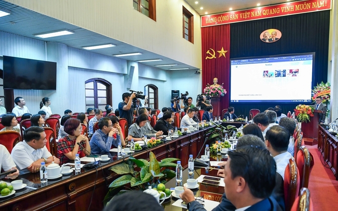 khai-truong-chuyen-trang-thuong-hieu-quoc-gia-tren-bao-nhan-dan-102925_250.jpg Các đại biểu dự Lễ khai trương chuyên trang Thương hiệu quốc gia.