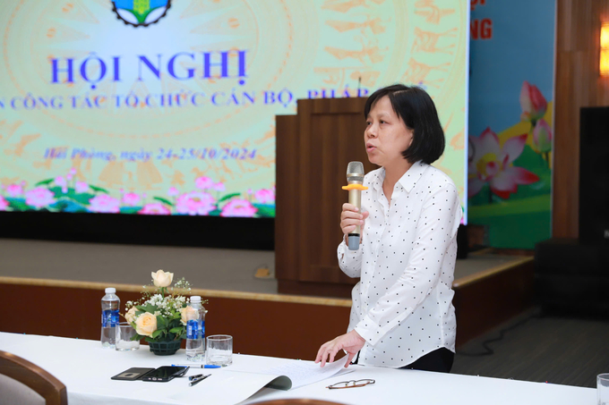 z5961844862259_165a7d4c04eeb1d3ada6425994df223c-105602_586.jpg Bà Bùi Ngọc Mỹ - Phó Vụ trưởng Vụ Tổ chức Cán bộ, Bộ NN-PTNT trao đổi tại Hội nghị. Ảnh: Nam Khánh.