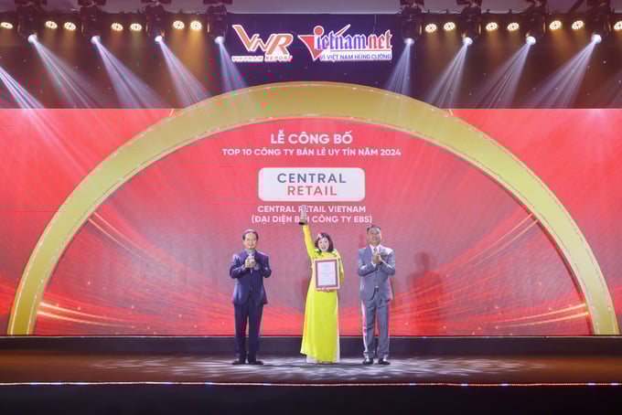 z5963217842975_70a69db63669892e107af986bbaa7dc6-172303_920.jpg Tập đoàn Central Retail Việt Nam lần thứ 4 liên tiếp được vinh danh ở vị trí quán quân Top 10 công ty uy tín ngành bán lẻ.