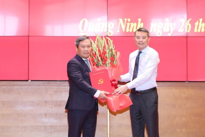 ong-vu-dai-thang-lam-bi-thu-tinh-uy-quang-ninh-111542_512.jpg Ông Lê Minh Hưng - Ủy viên Bộ Chính trị, Bí thư Trung ương Đảng, Trưởng ban Tổ chức Trung ương trao Quyết định của Bộ Chính trị về công tác cán bộ cho ông Vũ Đại Thắng.