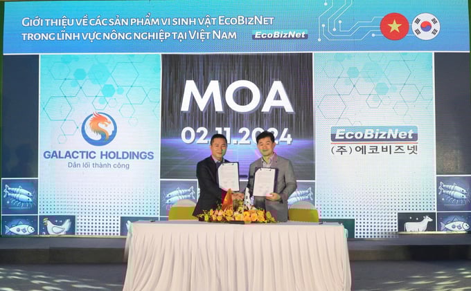 5-144637_574.jpg Ông Thomas Cho và ông Nguyễn Văn Qúy đại diện 2 Tập đoàn kí kết hợp tác tại hội thảo.