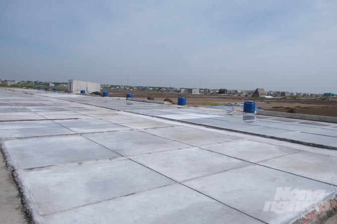z5998431298520_1d4bd8c50c7f94de9e1c8c888d83d8f2-153247_914-153248.jpg Vựa muối Bạch Long nổi tiếng thời kỳ HTX hơn 60 năm trước giờ đây co cụm chỉ còn vài chục ha duy trì sản xuất muối. Ảnh: Kiên Trung.