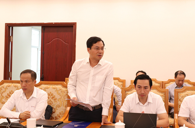 anh1lamvieclaichau112024-20241101123719077-081135_676.jpg Ông Nguyễn Hữu Trung - Trưởng Ban Quản lý đầu tư EVNNPT - báo cáo tại buổi làm việc.