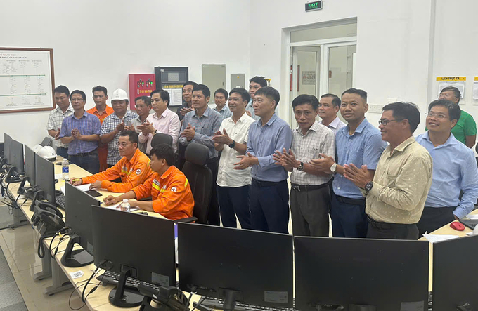 anh2dongdien2782024-20240827194951900-084227_345.jpg Lãnh đạo EVNNPT chứng kiến thời khắc đóng điện Dự án tại Trạm biến áp 500kV Quảng Trạch.