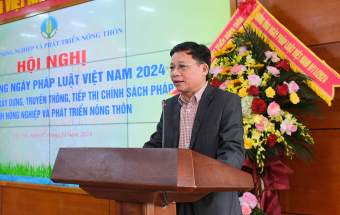 kien-dinh-tiep-thi-chinh-sach-dap-ung-toc-do-phat-trien-cua-nganh-nong-nghiep-124507_178.jpg Vụ trưởng Vụ Pháp chế Nguyễn Văn Nam cam kết nâng cao hiệu quả xây dựng, truyền thông và tiếp thị chính sách pháp luật của ngành NN-PTNT. Ảnh: Diệp Anh.