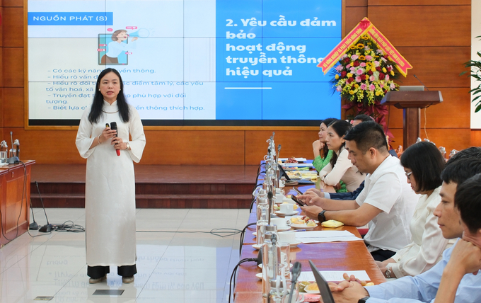 kien-dinh-tiep-thi-chinh-sach-dap-ung-toc-do-phat-trien-cua-nganh-nong-nghiep-124616_968.jpg Giảng viên Học viện Báo chí và Tuyên truyền Vũ Hoài Phương thuyết trình tại Hội nghị. Ảnh: Diệp Anh.