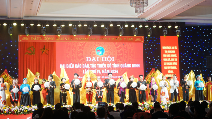 dsc05669-110540_383.jpg Biểu diễn văn nghệ chào mừng đại hội. Ảnh: Nguyễn Thành.