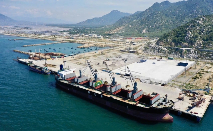 z6013037628867_58e8da5c182b712d358c833aa703b29b-085442_989.jpg Ninh Thuận đang tập trung đầu tư đồng bộ hạ tầng giao thông kết nối cảng biển. Ảnh: TL.