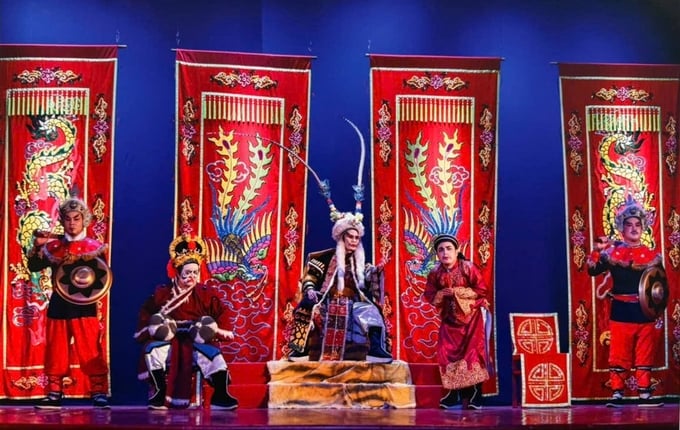 3-san-khau-hat-boi-144618_259.jpg Sân khấu hát bội được cách điệu đến mức cao nhất.