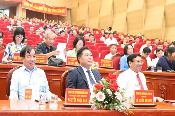 dan-van-kheo-6-133226_989.jpg Ông Lê Quốc Thanh - Giám đốc Trung tâm Khuyến nông Quốc gia và lãnh đạo trung tâm khuyến nông nhiều tỉnh, thành dự Hội thi. Ảnh: Đinh Mười.