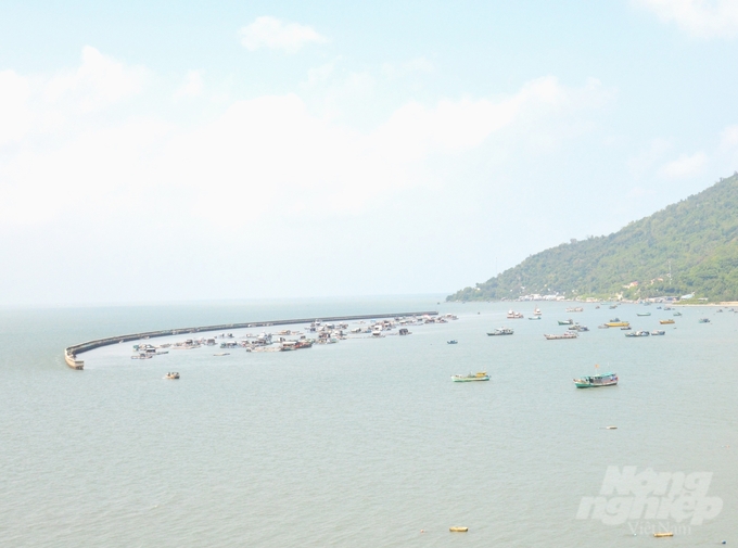Các đảo trên địa bàn tỉnh Kiên Giang cần quy hoạch, đầu tư xây dựng hệ thống hạ tầng như kè tránh, trú bão, cầu cảng và khu hậu cần nghề cá để thu hút đầu tư vào nuôi biển xa bờ. Ảnh: Trung Chánh.