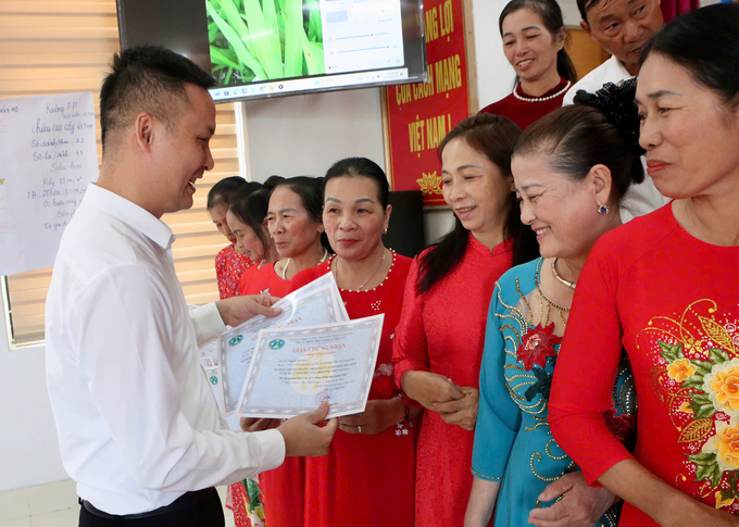 hoc-ipm-nong-dan-quang-ninh-san-xuat-gioi-mua-hat-hay-104033_496.jpg