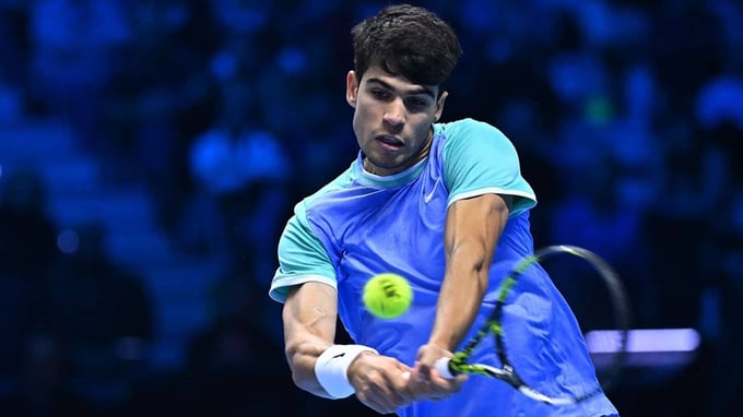 alcaraz-nitto-atp-finals-2024-070426_483.jpg Alcaraz để thua đáng tiếc ngay trận đầu tiên.
