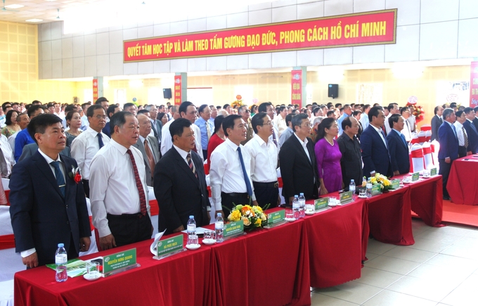 img_0007-131342_492.jpg Chương trình có sự tham dự của lãnh đạo, nguyên lãnh đạo, cán bộ các cơ quan, ban ngành và địa phương. Ảnh: Phạm Hiếu.