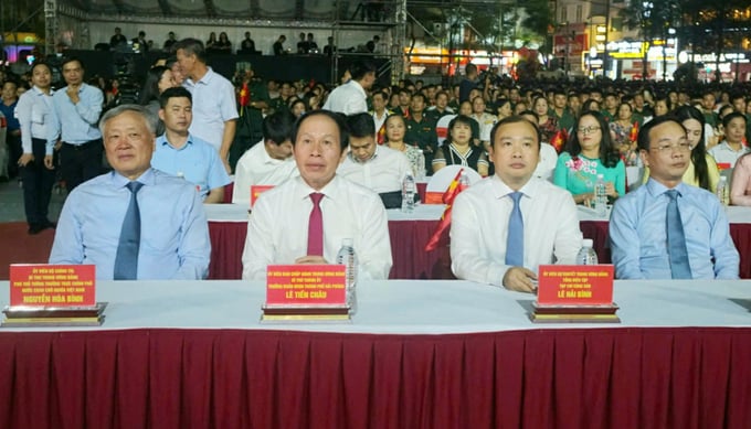 70-nam-2-232157_823.jpg Phó Thủ tướng Thường trực Chính phủ Nguyễn Hòa Bình dự tại điểm cầu Hải Phòng. Ảnh: Đinh Mười.