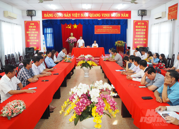 pb180038-103129_289-103131.jpg Toàn cảnh hội nghị triển khai quyết định công tác cán bộ tại Sở NN-PTNT Cà Mau. Ảnh: Trọng Linh.