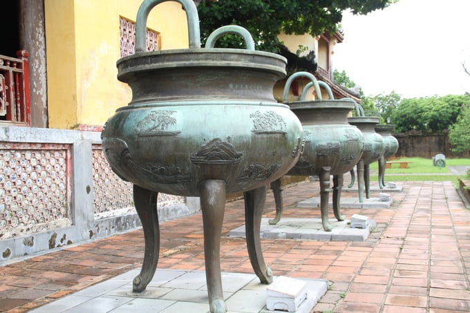 phu-dieu-tren-cuu-dinh-la-di-san-tu-lieu-chau-a--thai-binh-duong-225129_513.jpg Những bức phù điêu trên Cửu đỉnh trong Đại nội Huế được công nhận là Di sản tư liệu Châu Á - Thái Bình Dương của UNESCO. Ảnh: Công Điền.