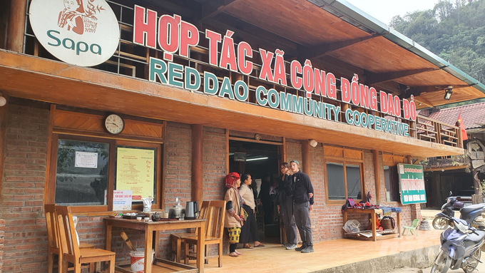 20241108_154546-085650_70-085652.jpg Hợp tác xã Cộng đồng Dao đỏ của chị Tẩn Tả Mẩy.