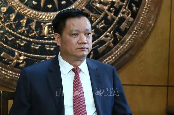 vnapotalongnguyenkhacthanduocbaugiuchucbithutinhuythaibinhstand-1733136478825450336147-092002_832.jpg Chủ tịch UBND tỉnh Thái Bình Nguyễn Khắc Thận được bầu giữ chức Tỉnh ủy Thái Bình. Ảnh: TTXVN.