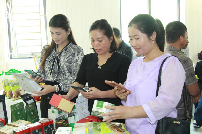 a-16-163606_709.jpg Các sản phẩm OCOP đa dạng, nhiều sản phẩm là nông sản chủ lực của địa phương. Ảnh: Thanh Tiến.