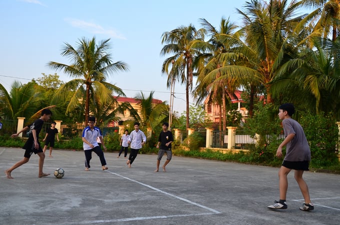 dsc_4265-225408_792.jpg Sân chơi ở một làng quê.