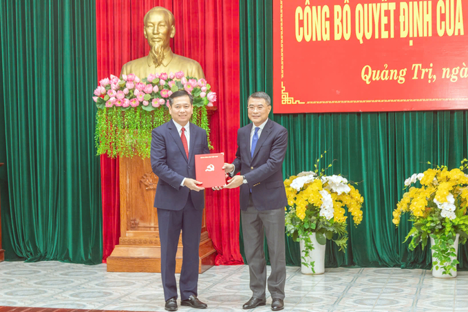 img_20241209_172042-172438_399.jpg Ông Nguyễn Long Hải (trái) được điều động, phân công làm Bí thư Tỉnh ủy Quảng Trị nhiệm kỳ 2020-2025. Ảnh: HT.