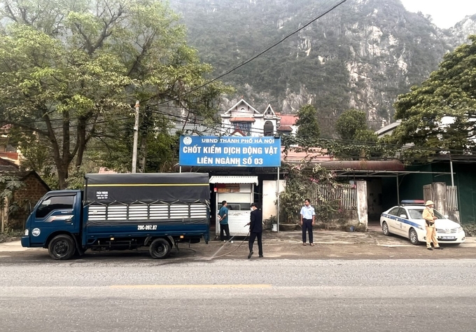 2-170531_948.jpg Công tác kiểm dịch, kiểm soát giết mổ, kiểm tra vệ sinh thú y, an toàn thực phẩm đã được Chi cục Chăn nuôi, Thủy sản và Thú y Hà Nội triển khai thực hiện có hiệu quả.