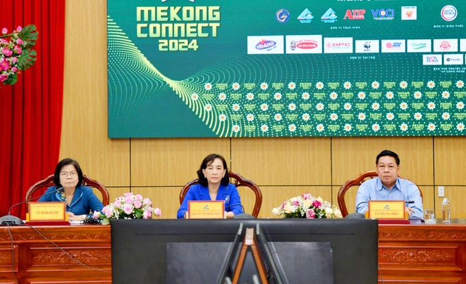 Leaders from the An Giang Provincial People’s Committee and Ho Chi Minh City jointly chaired a press conference introducing key details and activities of the Mekong Connect 2024 Forum. Photo: Le Hoang Vu.