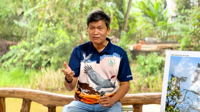 Dr. Tran Triet, Director of the Southeast Asian Sarus Crane Conservation Program, emphasized: 'A clean environment is the key to the cranes' return.'. Photo: Le Hoang Vu. 