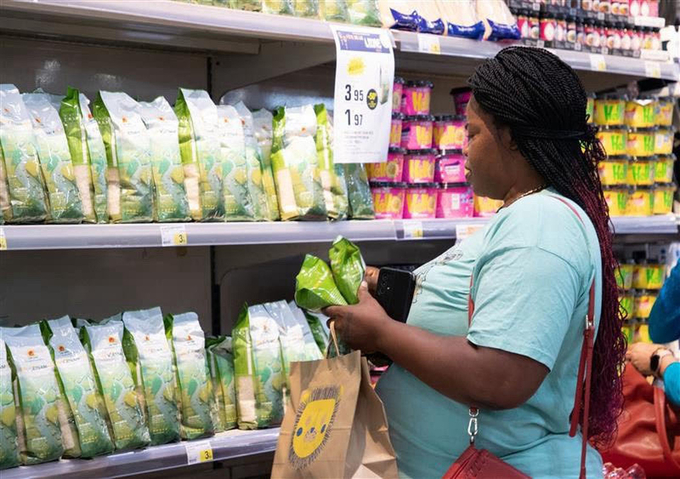 Vietnamese rice is displayed on the shelves of the Leclerc supermarket chain in France. Photo: Tuoi Tre Newspaper.