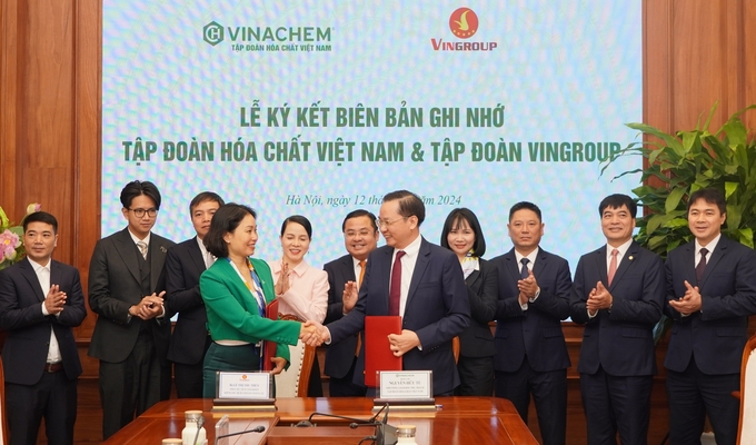 vinachem-vingroup-162414_594.jpg Lễ ký kết Biên bản ghi nhớ (MOU) giữa Tập đoàn Hóa chất Việt Nam (Vinachem) và Tập đoàn Vingroup.