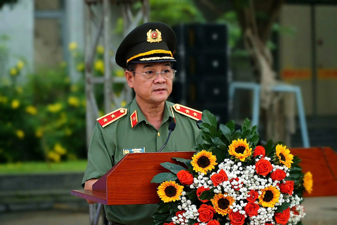 dsc01134-165420_673.jpg Giám đốc Công an TP.HCM Lê Hồng Nam phát biểu tại lễ ra quân thực hiện đợt cao điểm phòng ngừa, ngăn chặn, trấn áp các loại tội phạm dịp Tết Â1t Tỵ. Ảnh: HT.
