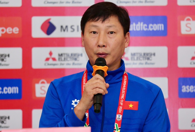 kim-1-102101_792.jpg HLV trưởng đội tuyển Việt Nam cho biết tinh thần các học trò đang rất tốt để sẵn sàng thi đấu. Ảnh: VFF