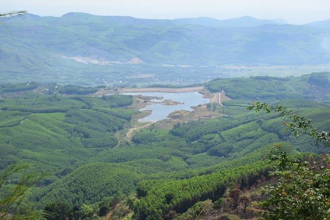 Cao nguyên La Vuông (thị xã Hoài Nhơn) với cảnh sắc thiên nhiên hùng vĩ là điểm thu hút khách du lịch đến với Bình Định. Ảnh: V.Đ.T.