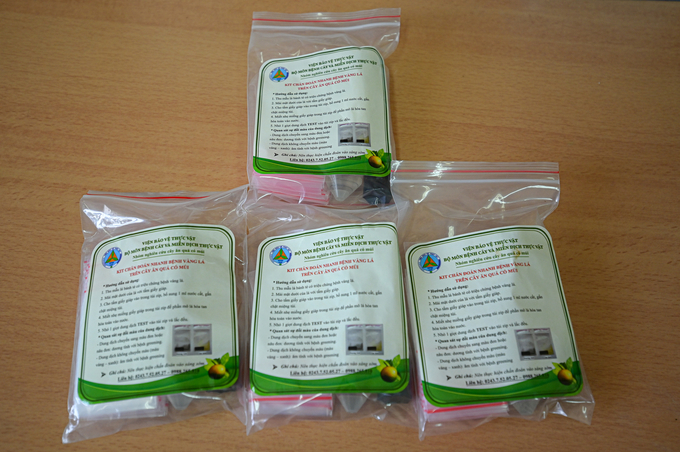 bao-boi-giup-xac-dinh-benh-greening-tren-cay-co-mui-trong-2-phut-064044_404.jpg Bộ kit Iodine của Viện Bảo vệ thực vật. Ảnh: Tùng Đinh.