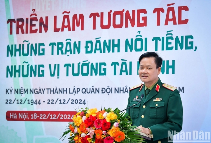 khai-mac-trien-lam-tuong-tac-nhung-tran-danh-noi-tieng-nhung-vi-tuong-tai-danh-204429_750.jpg Trung tướng Nguyễn Văn Đức, Cục trưởng Cục Tuyên huấn, Tổng cục Chính trị Quân đội nhân dân Việt Nam phát biểu. Ảnh: Thành Đạt.