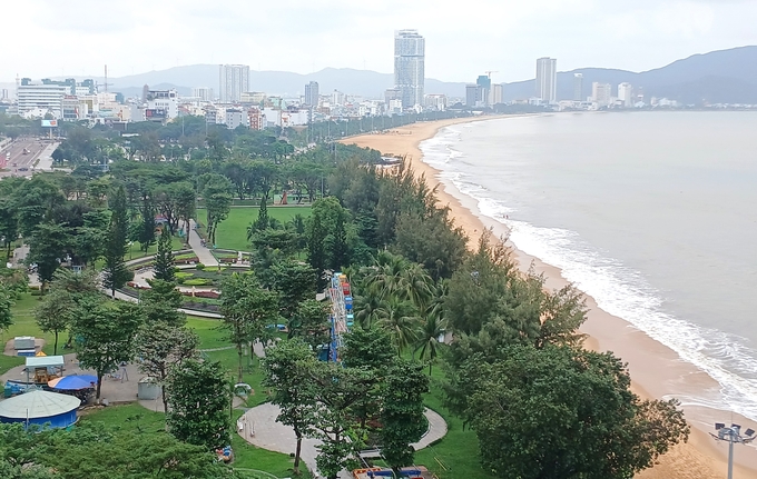 2-162356_333.jpg Bình Định có bãi biển Quy Nhơn, điểm đến ưa thích của du khách. Ảnh: V.Đ.T.