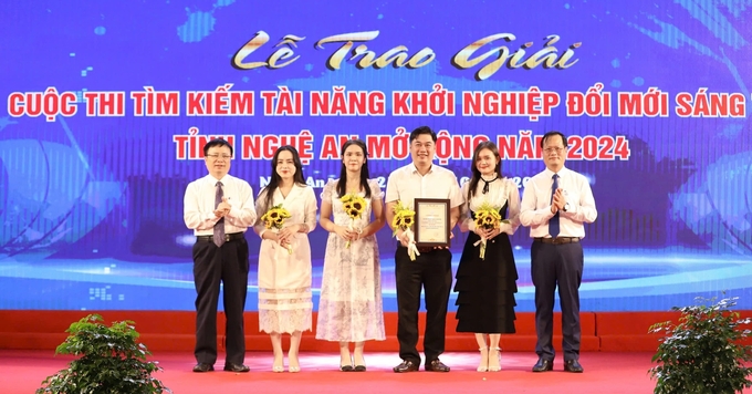 khoi-nghiep-sang-tao-1-213846_228.jpg Nhiều tổ chức, cá nhân của Nghệ An có thành tích xuất sắc trong khởi nghiệp đổi mới sáng tạo được vinh danh. Ảnh: TL.