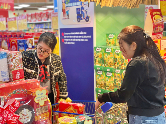 coopmart-ha-noi-thay-ao-moi-nang-tam-thuong-hieu-mien-bac-154043_37.jpg Khách hàng rất hài lòng với diện mạo mới của siêu thị, cảm thấy thoải mái và thích thú khi mua sắm trong không gian mới này.