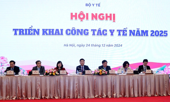 pttg-chu-tri-hn-17350241984391002228922-171028_822.jpg Tại hội nghị, Bộ trưởng Bộ Y tế Đào Hồng Lan đã phát động phong trào thi đua yêu nước ngành y tế với khẩu hiệu: 'Đoàn kết, kỷ cương, đổi mới, phát triển'. Ảnh: VGP.