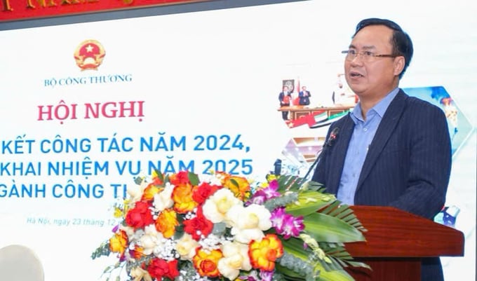 xuat-nhap-khau-dat-moc-gan-800-ty-usd-202617_327.jpg Thứ trưởng Bộ NN-PTNT Võ Văn Hưng cho rằng, Bộ Công Thương đã giúp mở rộng thị trường xuất khẩu cho nông sản Việt Nam.