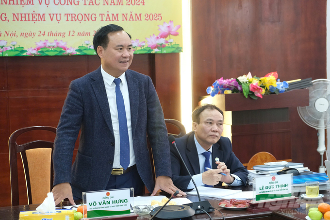 z6160729476339_b3094185cd60ea29fa1d0962fbf00389-115157_979-115158.jpg Thứ trưởng Võ Văn Hưng đặt ra 3 câu hỏi mấu chốt cho Cục Kinh tế hợp tác và PTNT. Ảnh: Kiên Trung.