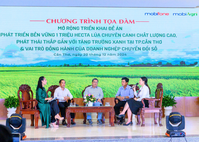 anh-3-194531_944.jpg Chuyên gia cùng bà con giao lưu, vui sản xuất.