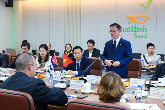 tbs2-114855_680.jpg Chủ tịch HĐQT, Tổng Giám đốc Tập đoàn ThaiBinh Seed, Anh hùng Lao động Trần Mạnh Báo trao đổi với đoàn công tác của Bộ Nông nghiệp Cuba.