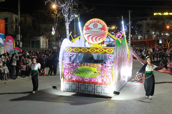 mu-cang-chai-to-chuc-festival-khen-mong-va-le-hoi-hoa-to-day-070047_406.jpg Thông qua các hoạt động lễ hội văn hóa là cách địa phương này quảng bá du lịch. Ảnh: Thanh Tiến.
