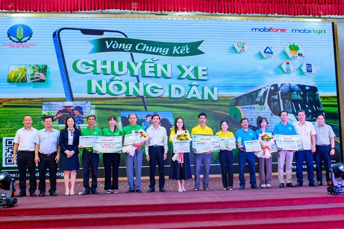 222-174316_922.jpg Chương trình Chuyến xe nông dân - sân chơi hấp dẫn và ý nghĩa cho bà con.