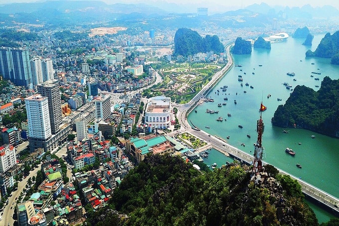 ha_long_2019_taken_by_dji_fc220-162945_39.jpg Thành phố Hạ Long (Quảng Ninh) nhìn từ trên cao. Ảnh: Thanh Phương.