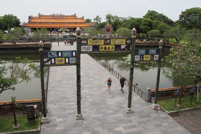 hue-truc-thuoc-trung-uong-la-mot-trong-10-su-kien-cua-nam-2024-140824_160.jpg Cầu Trung đạo dẫn vào điện Thái Hòa. Ảnh: Công Điền.