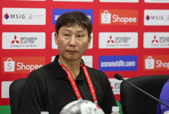 kim-1-001545_397.jpg HLV Kim Sang Sik cảm ơn người hâm mộ Việt Nam và xem ngôi vô địch ASEAN Cup 2024 là chiến thắng lịch sử. Ảnh: VFF.