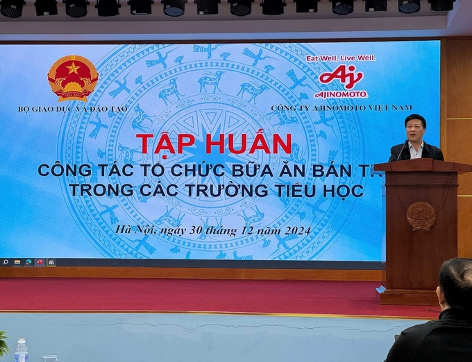 tap-huan-to-chuc-bua-an-ban-tru-cho-cac-truong-tieu-hoc-tai-ha-noi-150653_714.jpg Ông Nguyễn Nho Huy - Phó Vụ trưởng Vụ Giáo dục Thể chất, Bộ Giáo dục và Đào tạo phát biểu tại buổi tập huấn.